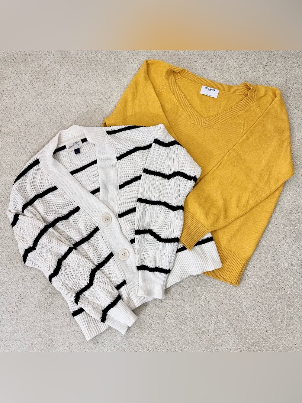 Bundle of 2 Sweaters Old Navy & Universal Thread Medium Cozy Everyday Basics